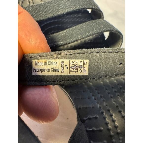 Crocs Women’s 7 Black Platform Strappy Sandals Comfort Wedge Slingback - Picture 7 of 7